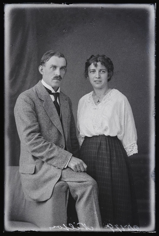 Nielson [Nilson] naisega.