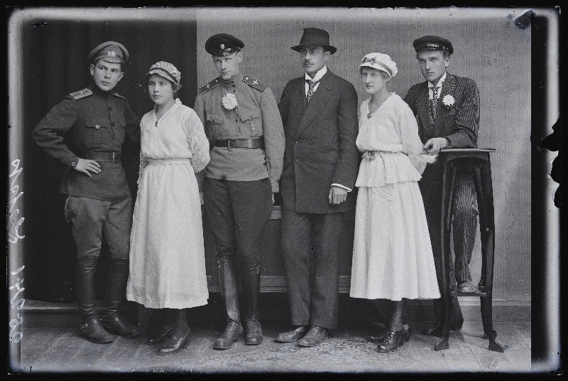 Grupp inimesi, (foto tellija Sepp).