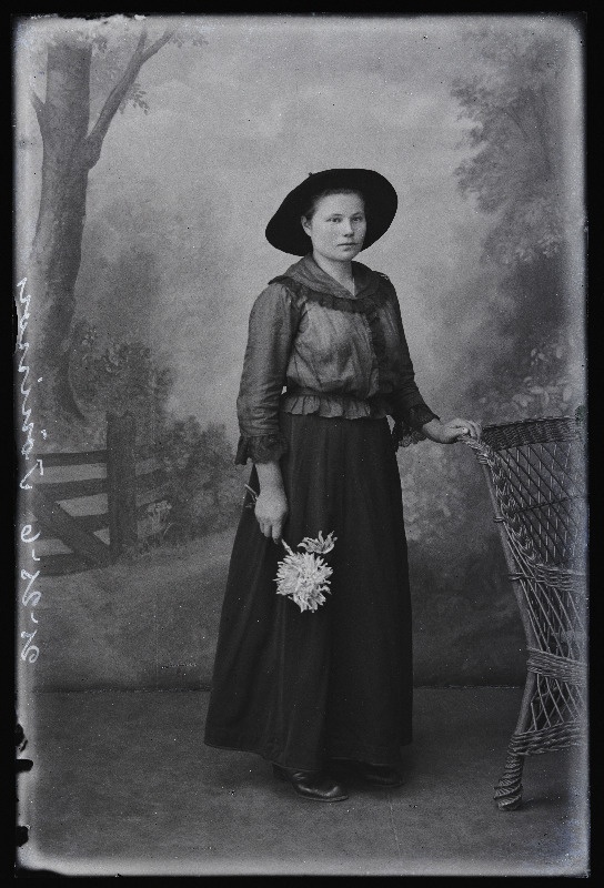 Anna Tõnisson Holstrest.