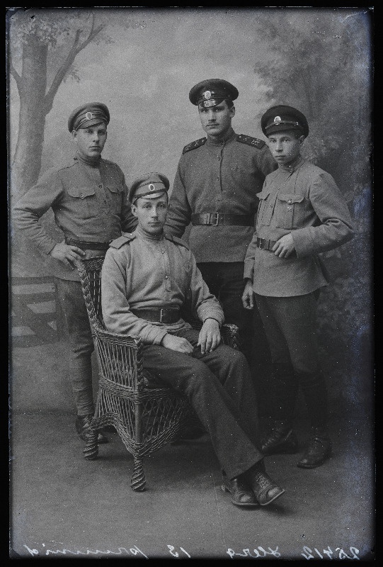 Grupp sõjaväelasi, (foto tellija Herg [Ärg]).