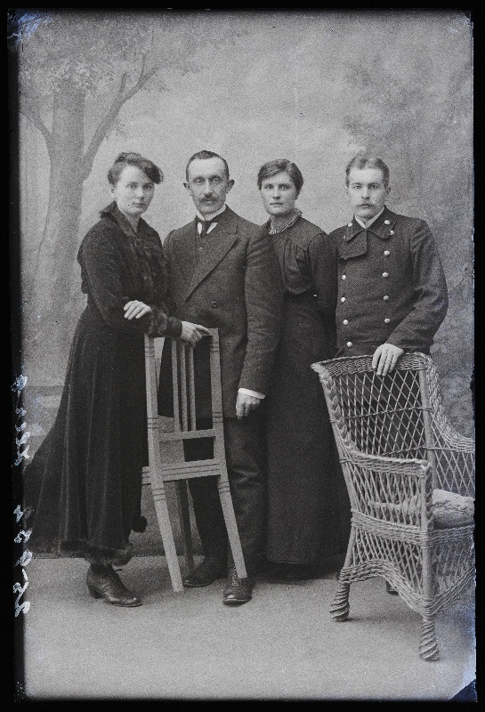 Grupp inimesi, (foto tellija Herg [Ärg]).