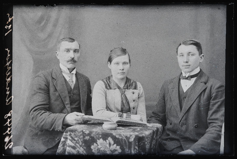 Grupp inimesi, (foto tellija Anderson).