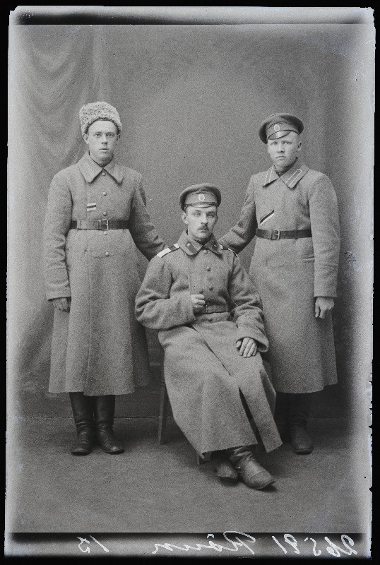 Grupp sõjaväelasi, (foto tellija Rõuk).
