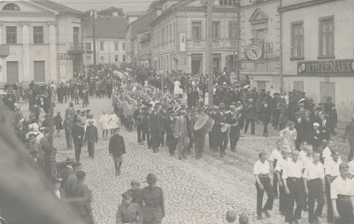 I üleriiklku Noorte Püha spordiolümpiaadi rongkäik  similar photo