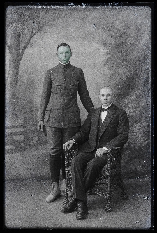 Kaks meest, (foto tellija Stuttermeister [Stuttenmeister]).