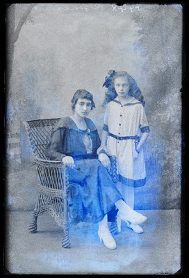 Rosenstein tüdrukuga.  similar photo