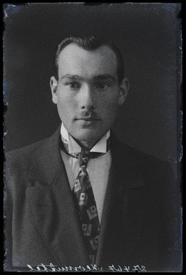 Meomuttel.  similar photo