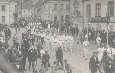 I üleriiklku Noorte Püha spordiolümpiaadi rongkäik  duplicate photo