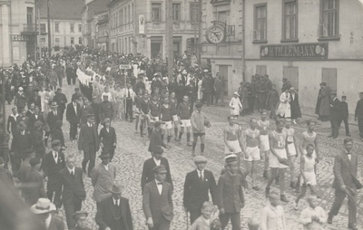 I üleriiklku Noorte Püha spordiolümpiaadi rongkäik  similar photo