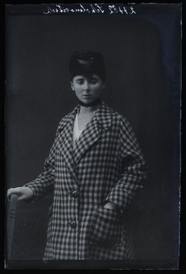 Wera [Vera] Scholmowitsch [Scholmowitz].  duplicate photo