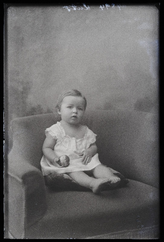 Väike laps, (foto tellija Luts).