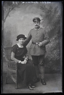 Sõjaväelane naisega, (foto tellija Rekand).  duplicate photo