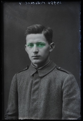 Saksa sõjaväelane Peschel [Petschel].  duplicate photo