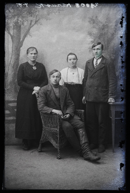 Grupp inimesi, (foto tellija Kirusk).