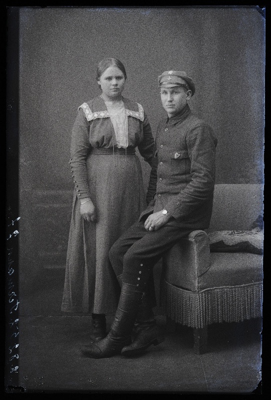 Neiu ja noormees, (foto tellija Tirmann).