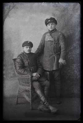 Kaks sõjaväelast, (foto tellija Sarv).  duplicate photo