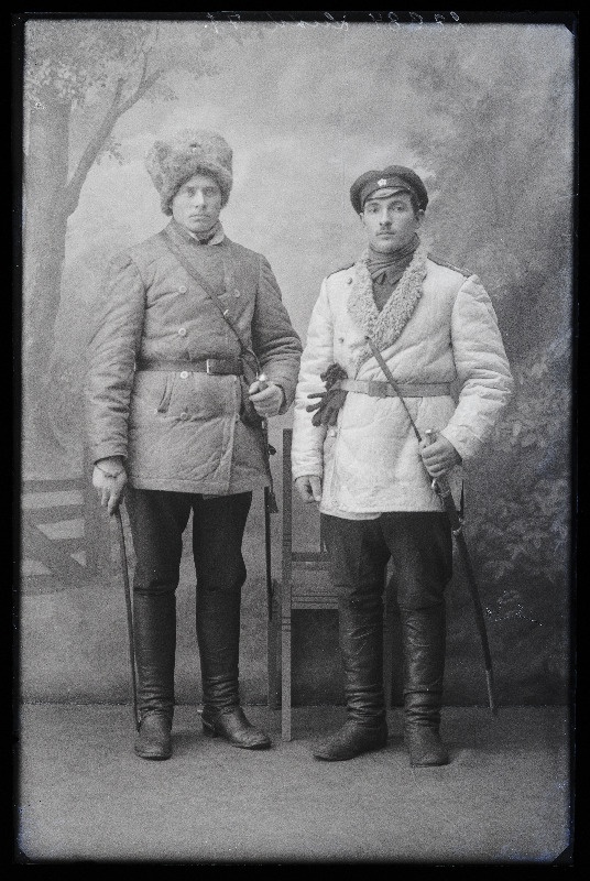 Kaks sõjaväelast, (foto tellija Lukk).