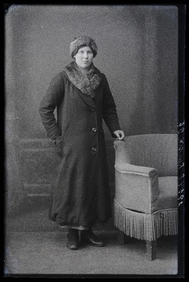 Ella Kuusik, (Kolga-Jaani, Mustassaare talu).  duplicate photo