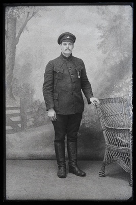 Sõjaväelane Balzar.  similar photo