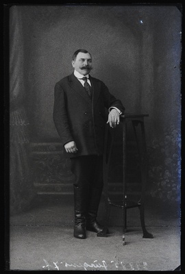 Jürgens.  similar photo