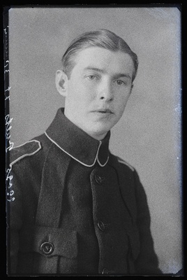 Sõjaväelane Tults.  duplicate photo
