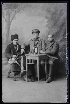 Sõjaväelased (vasakult) Tõnis Põder, Hermann Matson ja Soplepmann.  duplicate photo