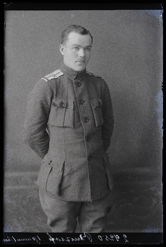 Soomusrongi nr 2 dessantpataljoni ülem alamkapten August Johannes Tõnishof (Tõnisov, Teose).