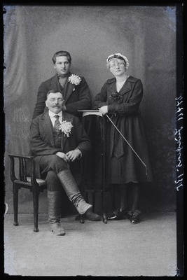 Grupp inimesi, (foto tellija Jürgens).  similar photo