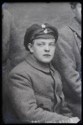 Õppursõdur grupifotol, (13.05.1919 fotokoopia, tellija Kaur).  duplicate photo