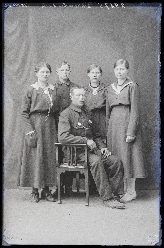 Grupp inimesi, (foto tellija Ehrenbusch).