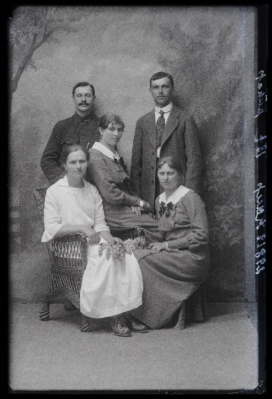 Grupp inimesi, (foto tellija Kaup).