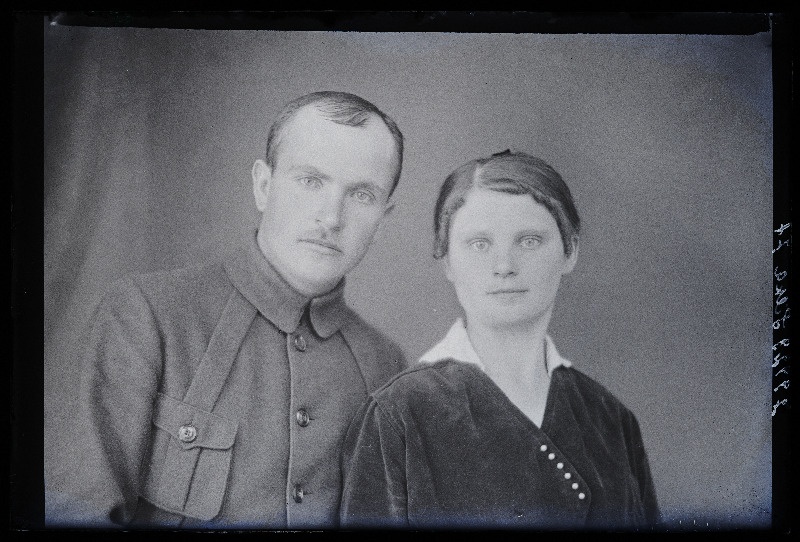 Sõjaväelane Silka naisega.