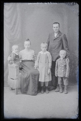 Perekond Vihmann.  similar photo
