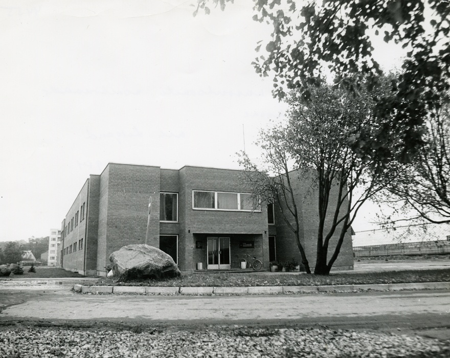 Pirita Lillekasvatuse Näidissovhoosi teenindushoone, eestvaade. Arhitekt Tõnu Liigand