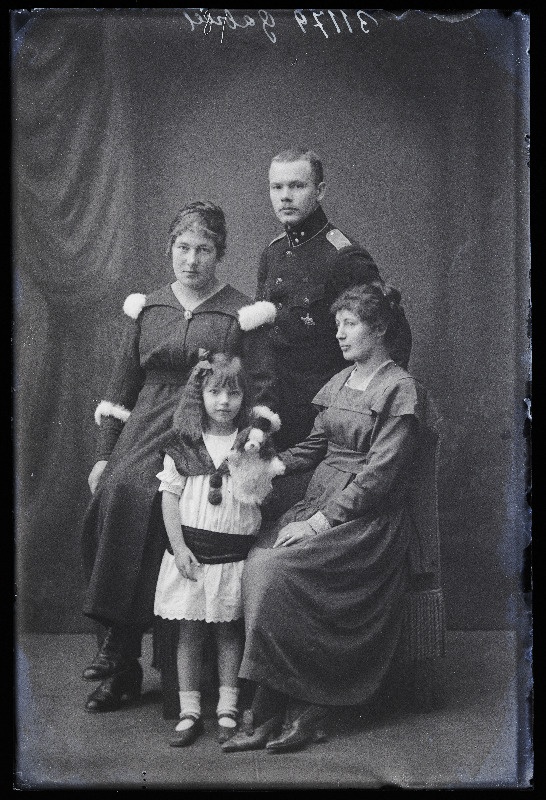Sõjaväelane Gabriel perega.