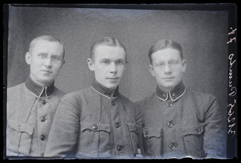 Grupp sõjaväelasi, (foto tellija Pumbo).