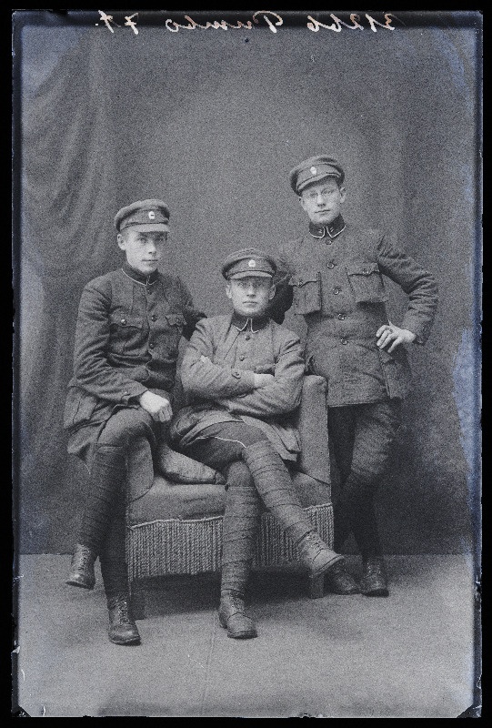 Grupp sõjaväelasi, (foto tellija Pumbo).