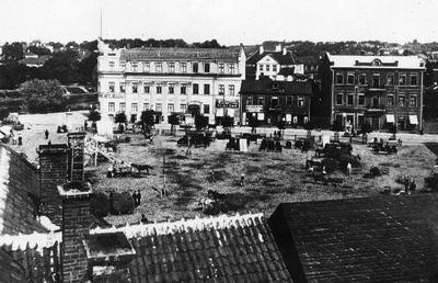 Raatuse tänav: Heinaturg ja hotell "Bellevue". Tartu, 1906.  duplicate photo