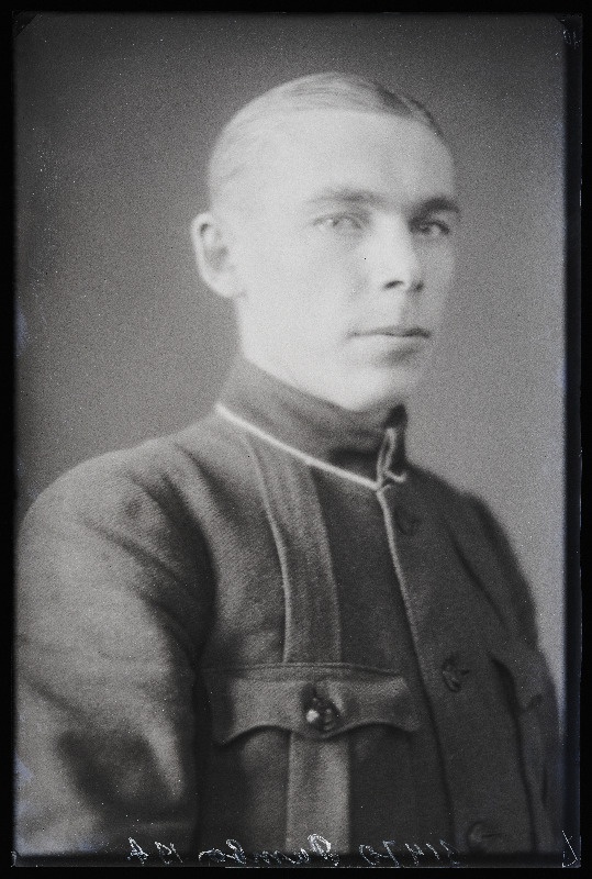 Sõjaväelane, Viljandi Sõjaväehaigla asjaajaja kt Heinrich Pumbo.