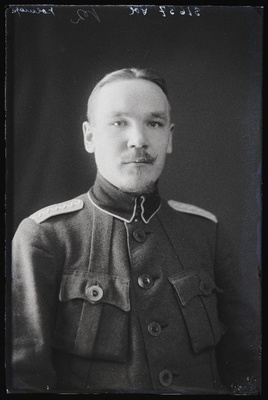 Sõjaväelane Jaan Soe, (Mõisaküla, Luige pood).  duplicate photo