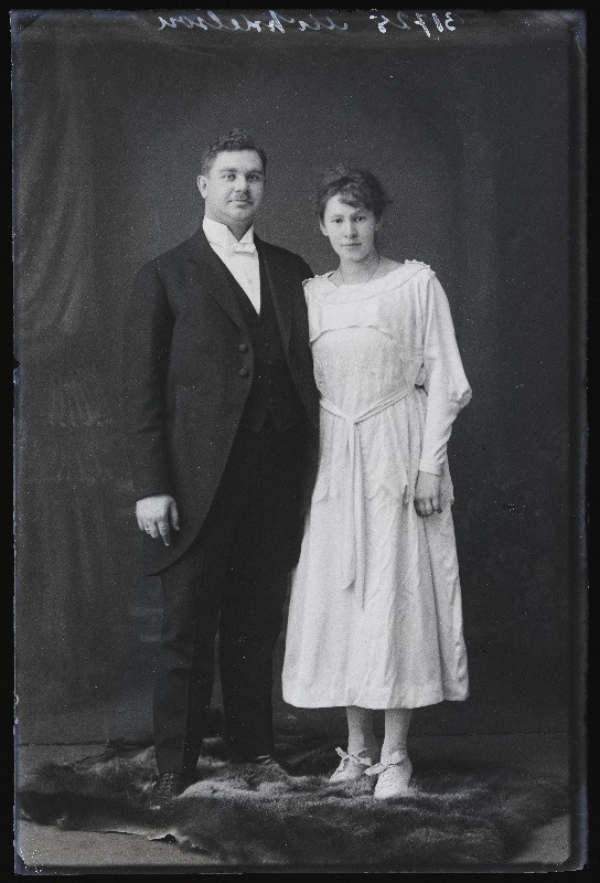 Mihkelson naisega.