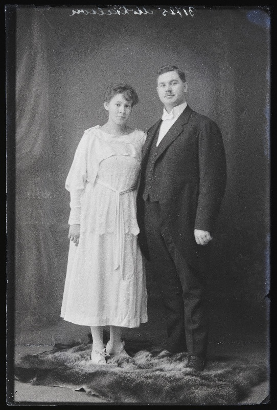 Mihkelson naisega.