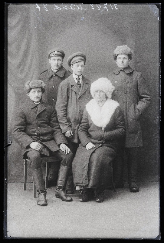 Grupp inimesi, (foto tellija Mänd).