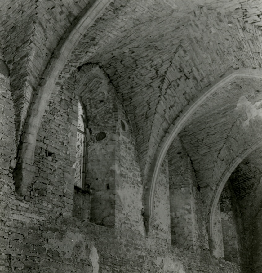 Padise kloostrikiriku võlvid, interjöörivaade