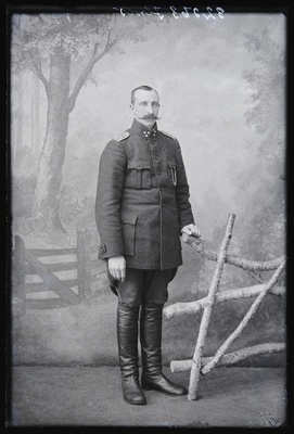 Sõjaväelane Ilves.  duplicate photo