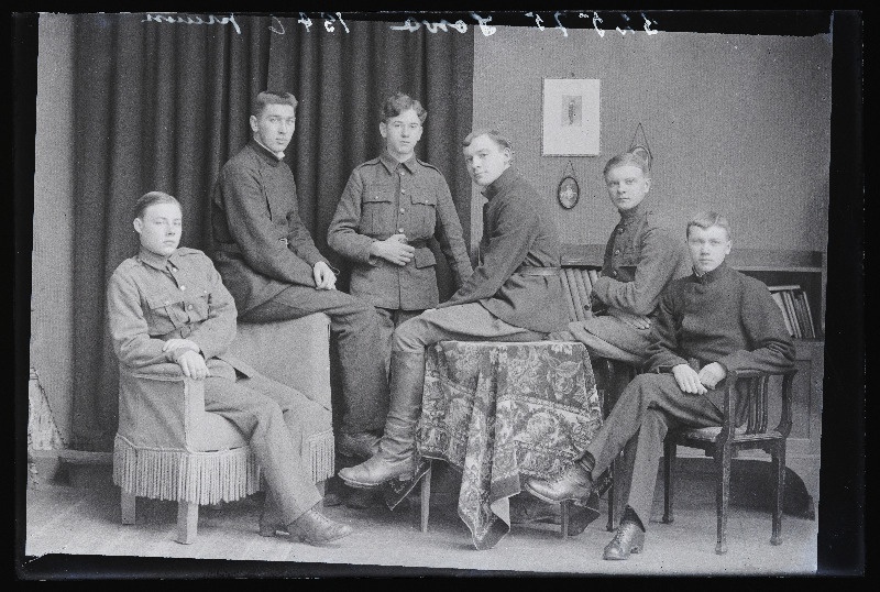 Grupp noormehi, (foto tellija Sova).