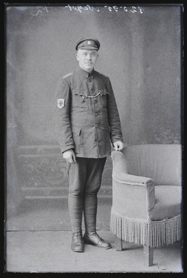 Sõjaväe arst või sanitar Johannes Neget.  duplicate photo