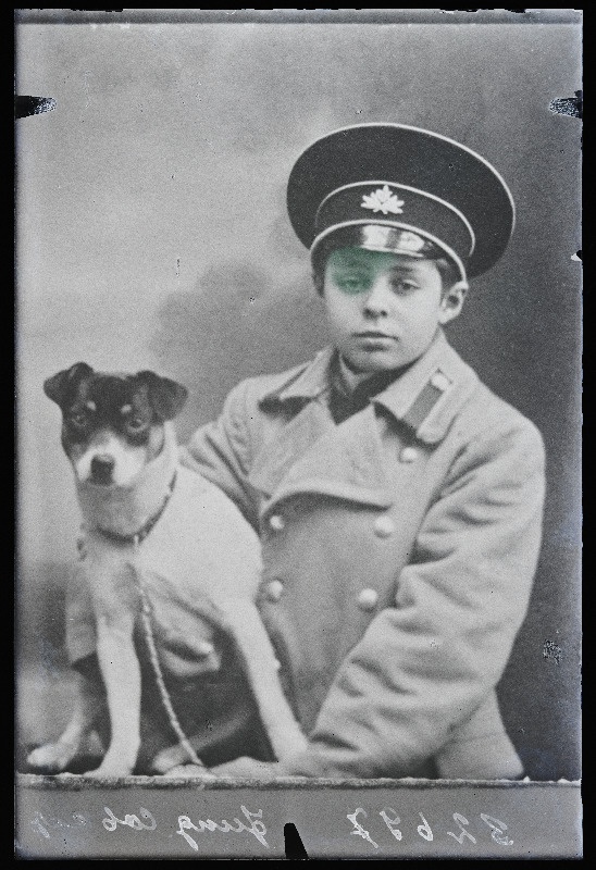 Koolipoiss koeraga, (17.03.1920 fotokoopia, tellija Jung).