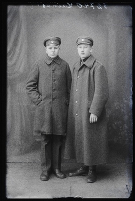 [Õppursõdur] Lainas (vasakul) ja sõjaväelane Korb.  duplicate photo