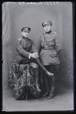 Lennuväesalga alamkapten Juhan (Johann) Karl Fischer (vasakul) ja leitnant Peeter Lutt laiarööpmeliselt soomusrongilt nr 2., (Tallinn).  similar photo